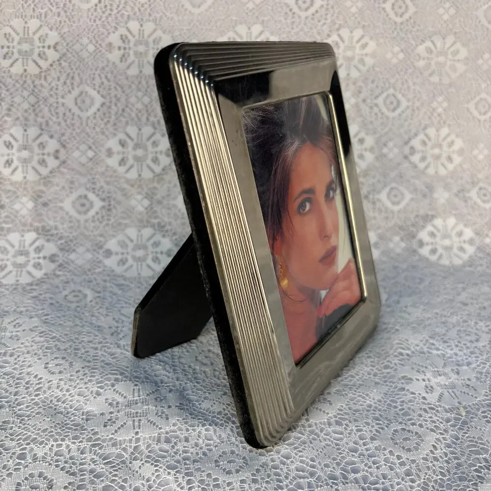 Vintage Silver Tone Ribbed Metal Picture Frame 5x7 Art Deco Style